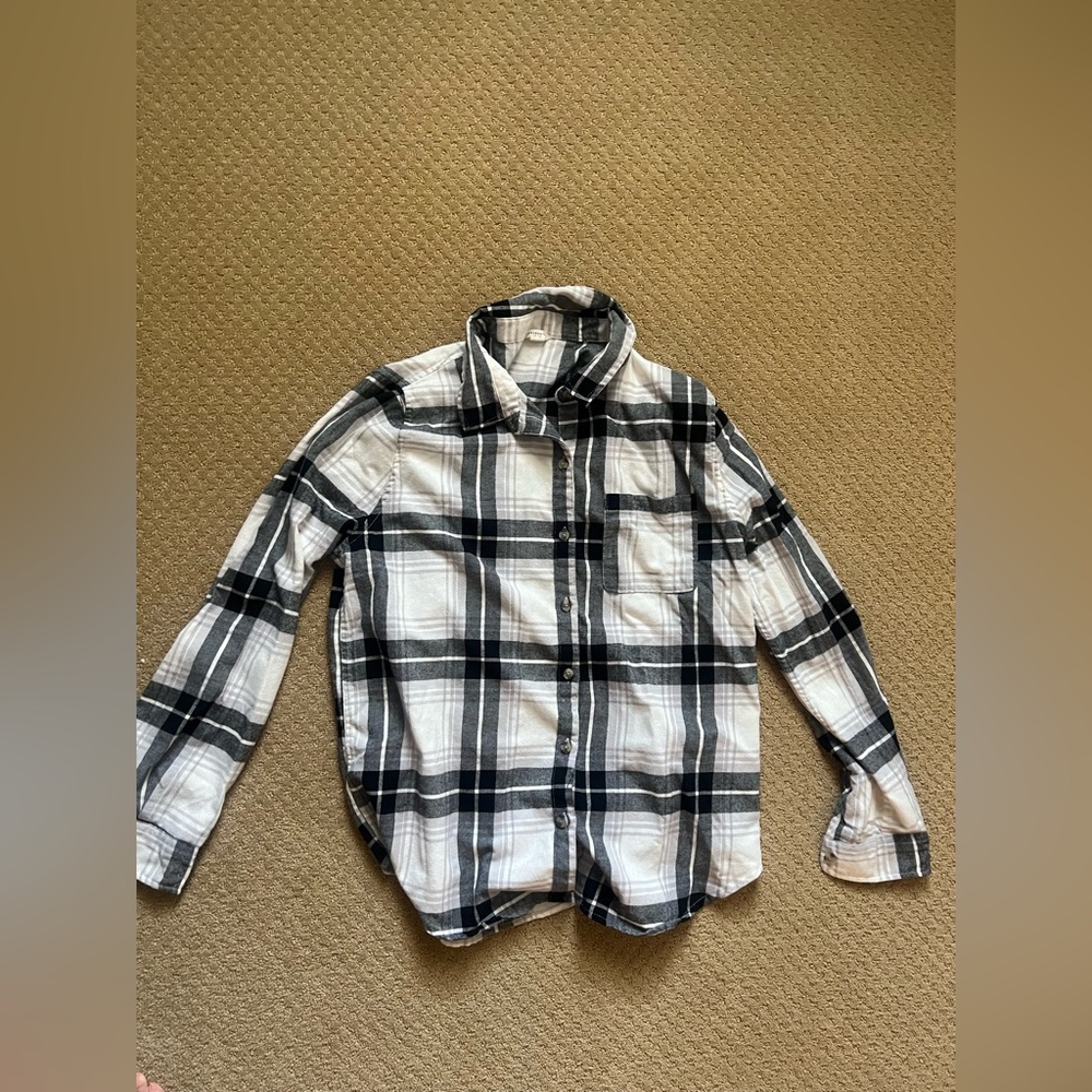 Aeropostale black and white flannel size XL in PERFECT condition
